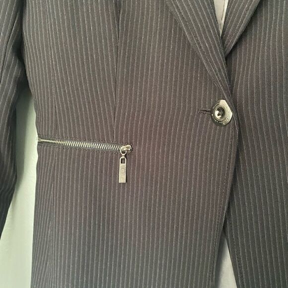 Tahari SZ 4P black pinstriped blazer / suit jacket - Picture 4 of 8